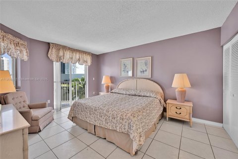 Condo in Sunny Isles Beach, Florida, 2 bedrooms  № 1963414 - photo 13