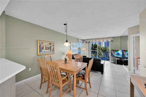 Condo in Sunny Isles Beach, Florida, 2 bedrooms  № 1963414 - photo 12