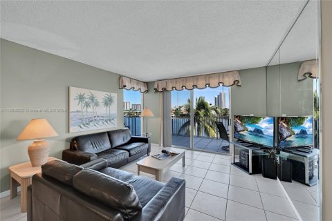 Condo in Sunny Isles Beach, Florida, 2 bedrooms  № 1963414 - photo 2