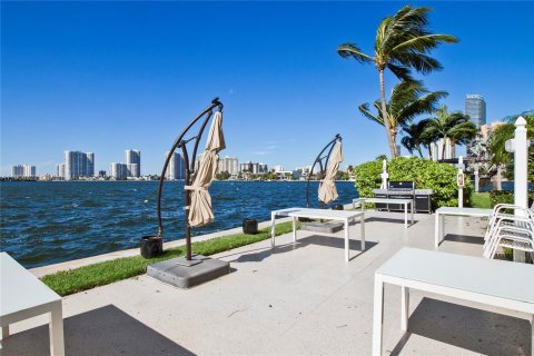 Condo in Sunny Isles Beach, Florida, 2 bedrooms  № 1963414 - photo 26