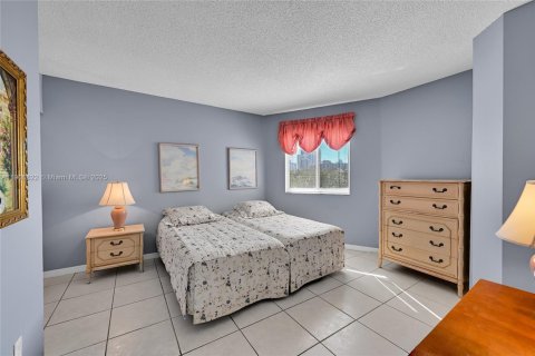 Condo in Sunny Isles Beach, Florida, 2 bedrooms  № 1963414 - photo 15