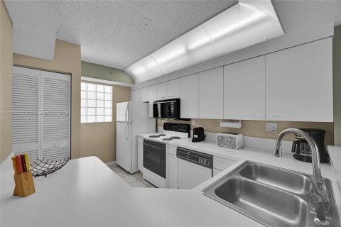 Condo in Sunny Isles Beach, Florida, 2 bedrooms  № 1963414 - photo 8