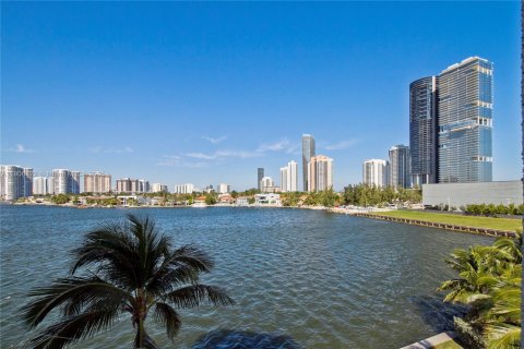 Condo in Sunny Isles Beach, Florida, 2 bedrooms  № 1963414 - photo 3