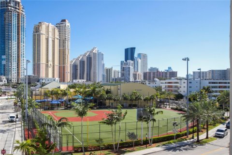 Condo in Sunny Isles Beach, Florida, 2 bedrooms  № 1963414 - photo 18