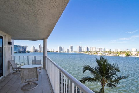 Condo in Sunny Isles Beach, Florida, 2 bedrooms  № 1963414 - photo 4
