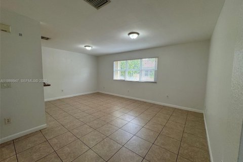 Снять в аренду кондоминиум в Хомстед, Флорида 3 спальни, 98.66м2, № 2065074 - фото 7