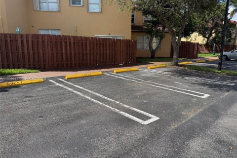 Снять в аренду кондоминиум в Хомстед, Флорида 3 спальни, 98.66м2, № 2065074 - фото 22