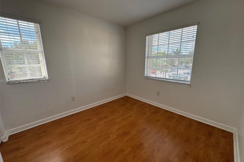 Снять в аренду кондоминиум в Хомстед, Флорида 3 спальни, 98.66м2, № 2065074 - фото 13