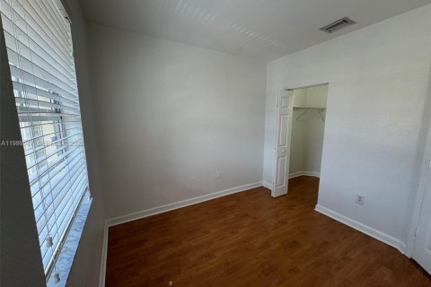 Снять в аренду кондоминиум в Хомстед, Флорида 3 спальни, 98.66м2, № 2065074 - фото 15