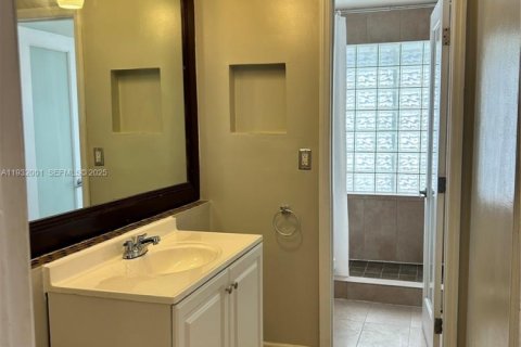 Casa en alquiler en Fort Lauderdale, Florida, 2 dormitorios, 130.06 m2 № 1991068 - foto 17