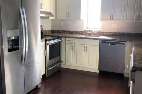Casa en alquiler en Fort Lauderdale, Florida, 2 dormitorios, 130.06 m2 № 1991068 - foto 10