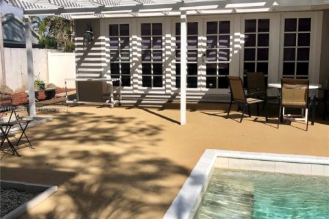 Casa en alquiler en Fort Lauderdale, Florida, 2 dormitorios, 130.06 m2 № 1991068 - foto 3