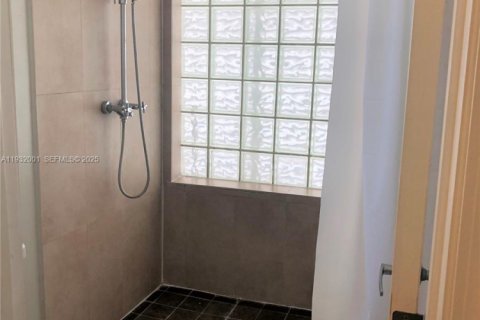 Casa en alquiler en Fort Lauderdale, Florida, 2 dormitorios, 130.06 m2 № 1991068 - foto 18