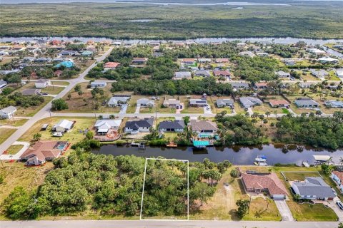 Land in Port Charlotte, Florida № 1591934 - photo 1