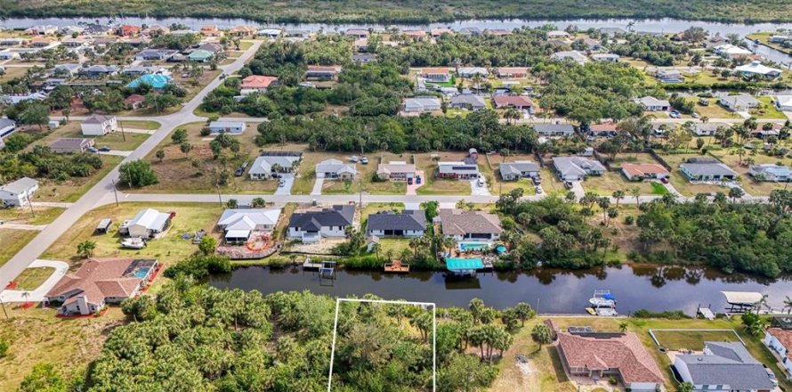 Land in Port Charlotte, Florida № 1591934