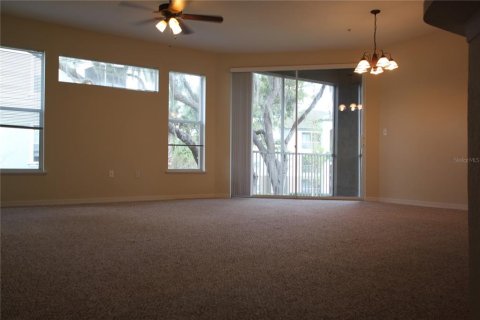Condo in Riverview, Florida, 2 bedrooms  № 1912305 - photo 3
