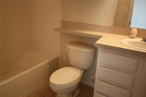Condo in Riverview, Florida, 2 bedrooms  № 1912305 - photo 8