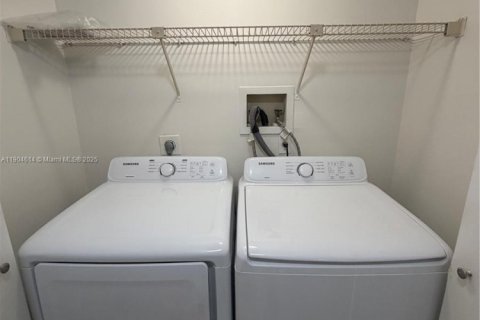 Condominio en alquiler en Cutler Bay, Florida, 1 dormitorio, 62.24 m2 № 1956500 - foto 7