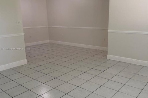 Condominio en alquiler en Cutler Bay, Florida, 1 dormitorio, 62.24 m2 № 1956500 - foto 3