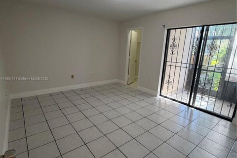 Condominio en alquiler en Cutler Bay, Florida, 1 dormitorio, 62.24 m2 № 1956500 - foto 9
