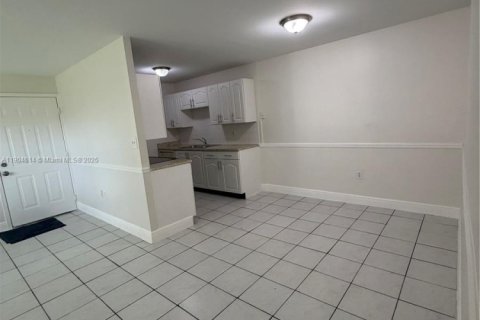 Condominio en alquiler en Cutler Bay, Florida, 1 dormitorio, 62.24 m2 № 1956500 - foto 13
