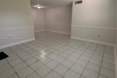 Condominio en alquiler en Cutler Bay, Florida, 1 dormitorio, 62.24 m2 № 1956500 - foto 4