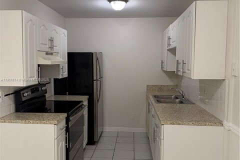 Condominio en alquiler en Cutler Bay, Florida, 1 dormitorio, 62.24 m2 № 1956500 - foto 1