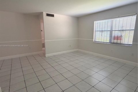 Condominio en alquiler en Cutler Bay, Florida, 1 dormitorio, 62.24 m2 № 1956500 - foto 5