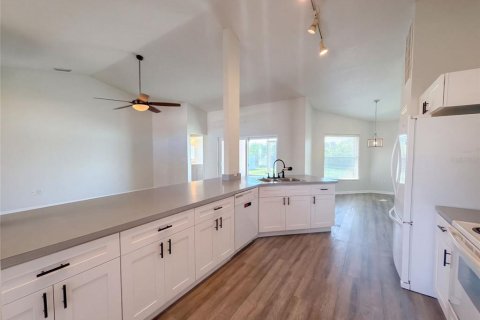Villa ou maison à vendre à Winter Haven, Floride: 3 chambres, 173.45 m2 № 2418881 - photo 6