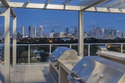 Снять в аренду квартиру в Майами, Флорида 1 спальня, 66.52м2, № 1992458 - фото 18