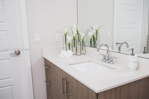 Снять в аренду квартиру в Майами, Флорида 1 спальня, 66.52м2, № 1992458 - фото 11