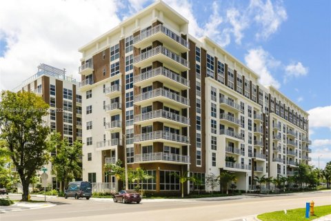 Снять в аренду квартиру в Майами, Флорида 1 спальня, 66.52м2, № 1992458 - фото 1