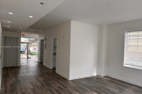 Commercial property in Miami Beach, Florida № 2060956 - photo 28