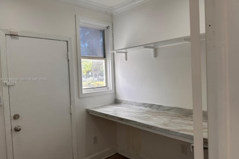 Commercial property in Miami Beach, Florida № 2060956 - photo 25