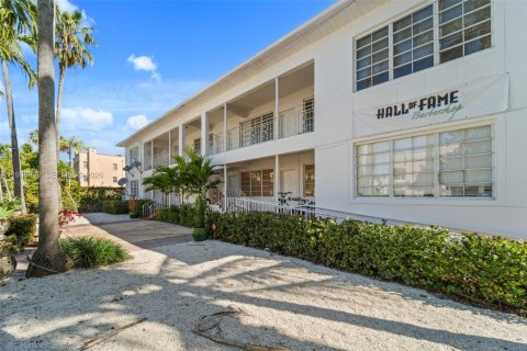 Commercial property in Miami Beach, Florida № 2060956 - photo 12