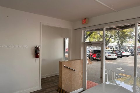 Commercial property in Miami Beach, Florida № 2060956 - photo 27