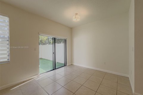 Adosado en venta en Miami Lakes, Florida, 3 dormitorios, 131.18 m2 № 1937922 - foto 14