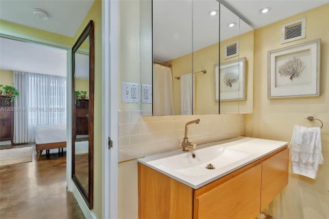 Condominio en venta en Miami Beach, Florida, 1 dormitorio, 77.76 m2 № 2089819 - foto 25