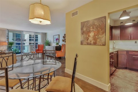 Condominio en venta en Miami Beach, Florida, 1 dormitorio, 77.76 m2 № 2089819 - foto 2