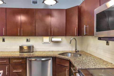 Condominio en venta en Miami Beach, Florida, 1 dormitorio, 77.76 m2 № 2089819 - foto 5