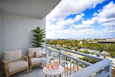 Condo in Miami, Florida, 2 bedrooms  № 2029061 - photo 7