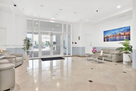 Condo in Miami, Florida, 2 bedrooms  № 2029061 - photo 28