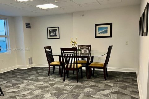 Condo in Miami, Florida, 2 bedrooms  № 2029061 - photo 14