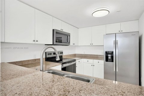 Condo in Miami, Florida, 2 bedrooms  № 2029061 - photo 19