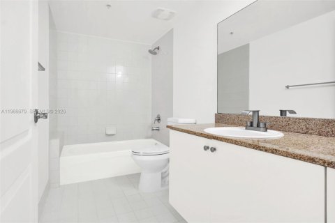 Condo in Miami, Florida, 2 bedrooms  № 2029061 - photo 24