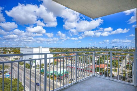 Condo in Miami, Florida, 2 bedrooms  № 2029061 - photo 26