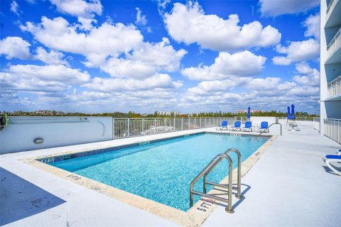 Condo in Miami, Florida, 2 bedrooms  № 2029061 - photo 10