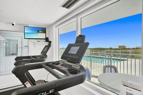 Condo in Miami, Florida, 2 bedrooms  № 2029061 - photo 13