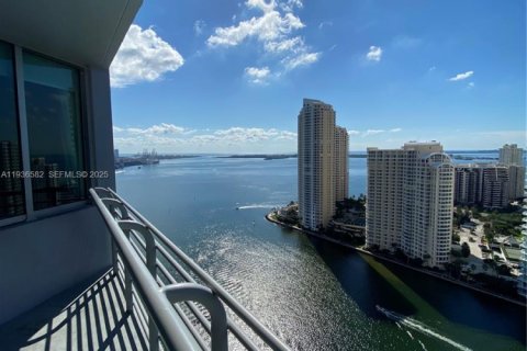 Condo in Miami, Florida, 2 bedrooms  № 1994799 - photo 1