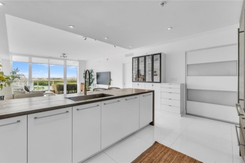 Condo in Sunny Isles Beach, Florida, 2 bedrooms № 2188274 - photo 14
